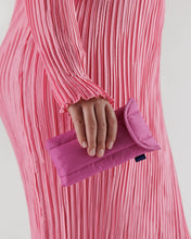 Load image into Gallery viewer, BAGGU Puffy Glasses Sleeve - Extra Pink
