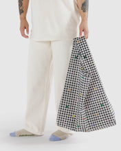 Load image into Gallery viewer, BAGGU Standard Shopper - Gingham Hearts
