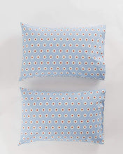 Load image into Gallery viewer, BAGGU Pillowcase Set of 2 - Blue Daisy
