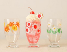 Load image into Gallery viewer, ADERIA Retro Stemmed Glass - Daisy

